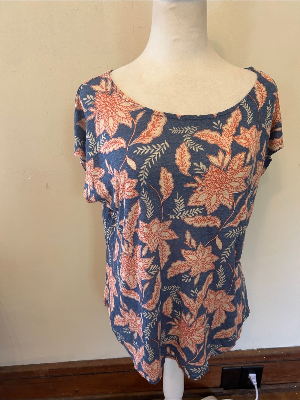 Floral Scoop Neck Women's Top in Blue and Coral